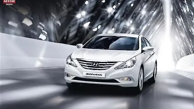 Hyundai launches the new Sonata at Rs 18.5lakh Hyundai launches the new Sonata at Rs 18.5lakh