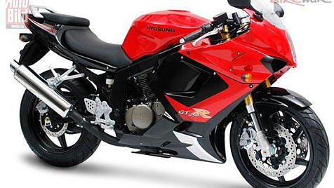 Hyosung GT250R Price, Reviews, Spec, Photos, Mileage, Colors | Bikewale